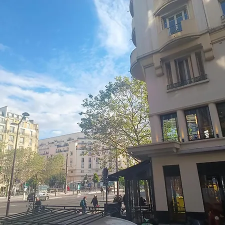 Gasthuis Paris, Neuilly Pres Des Champs-elysees